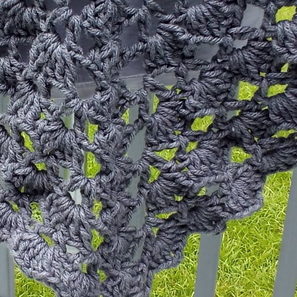 Hand Crafted Poncho w/sleeves size One-size, Color gray. - Picture 4 of 5